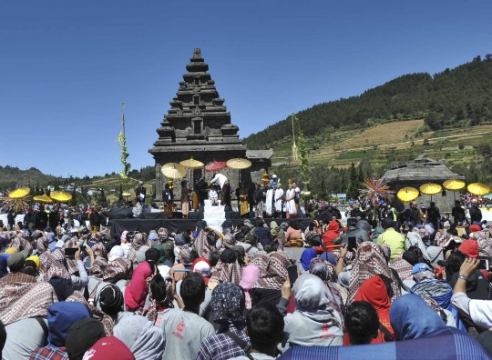 Ritual potong rambut anak gimbal ramaikan Dieng Culture Festival