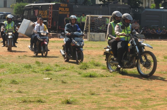 Aksi puluhan polisi gelar simulasi pengamanan Pilkada serentak