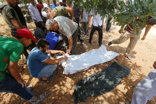 Jet tempur Suriah jatuh di tengah pasar, 27 warga sipil tewas