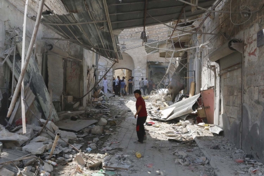 Jet tempur Suriah jatuh di tengah pasar, 27 warga sipil tewas