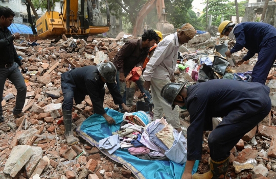 Bangunan tua di India runtuh, 12 orang tewas