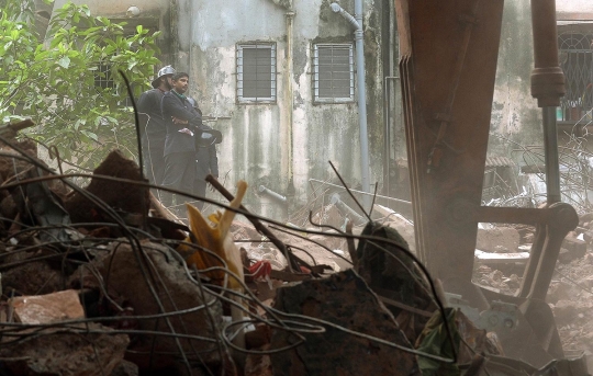 Bangunan tua di India runtuh, 12 orang tewas
