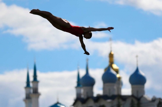 Lompatan indah para atlet cantik di Kejuaran Dunia Aquatics