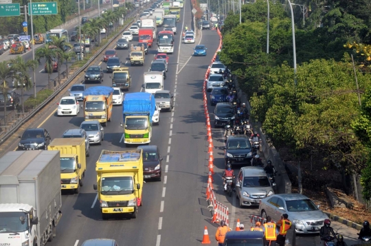 Pemandangan sepeda motor masuk Tol JORR depan Citos