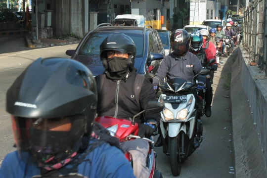 Meski motor masuk Tol JORR, lalu lintas di Fatmawati tetap macet