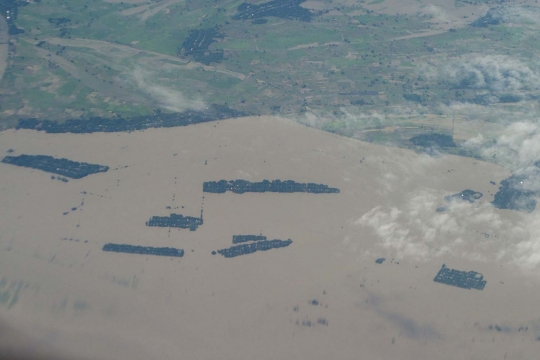 Pandangan udara kota-kota di Myanmar rata terendam banjir
