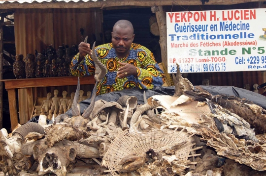 Menengok pasar jimat para dukun di Afrika