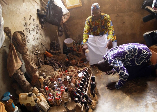 Menengok pasar jimat para dukun di Afrika