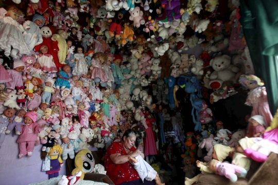 Kenang masa kecil, nenek 70 tahun ini koleksi 4.500 boneka