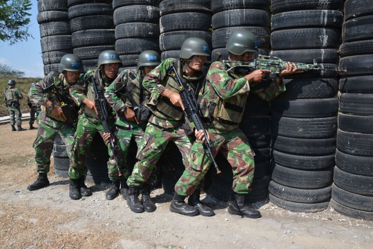 Aksi pertempuran jarak dekat pasukan Kostrad di Batujajar