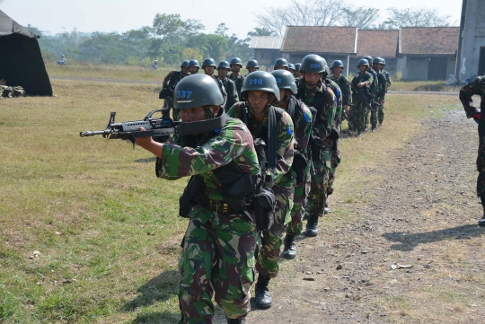 Aksi pertempuran jarak dekat pasukan Kostrad di Batujajar