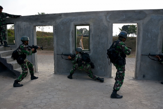 Aksi pertempuran jarak dekat pasukan Kostrad di Batujajar