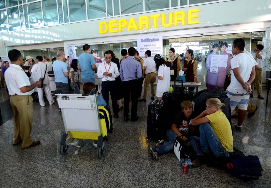 Kegelisahan penumpang di Ngurah Rai batal terbang karena abu Raung