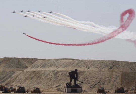 Manuver jet tempur Mesir ramaikan pembukaan Terusan Suez baru