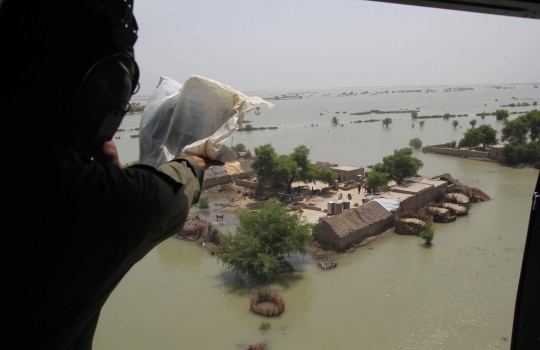 Pandangan udara warga Pakistan terkepung banjir