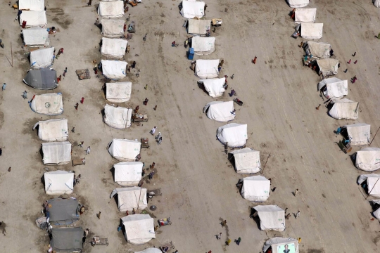 Pandangan udara warga Pakistan terkepung banjir