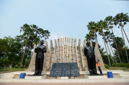 Sucikan Hari Kemerdekaan, patung Soekarno-Hatta dibersihkan