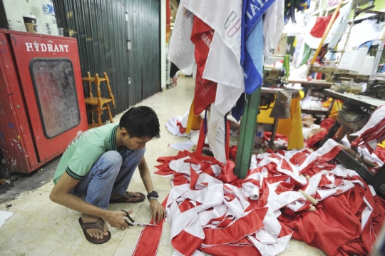 Jelang 17 Agustus, pengrajin bendera panen order