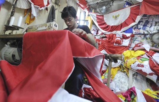 Jelang 17 Agustus, pengrajin bendera panen order