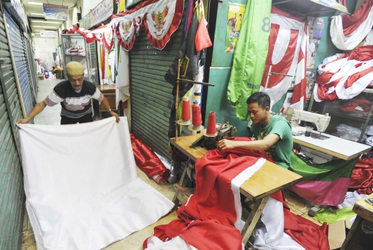 Jelang 17 Agustus, pengrajin bendera panen order