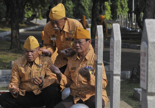 Sambut Hari Veteran, ratusan mantan pejuang ziarah di TMP Kalibata