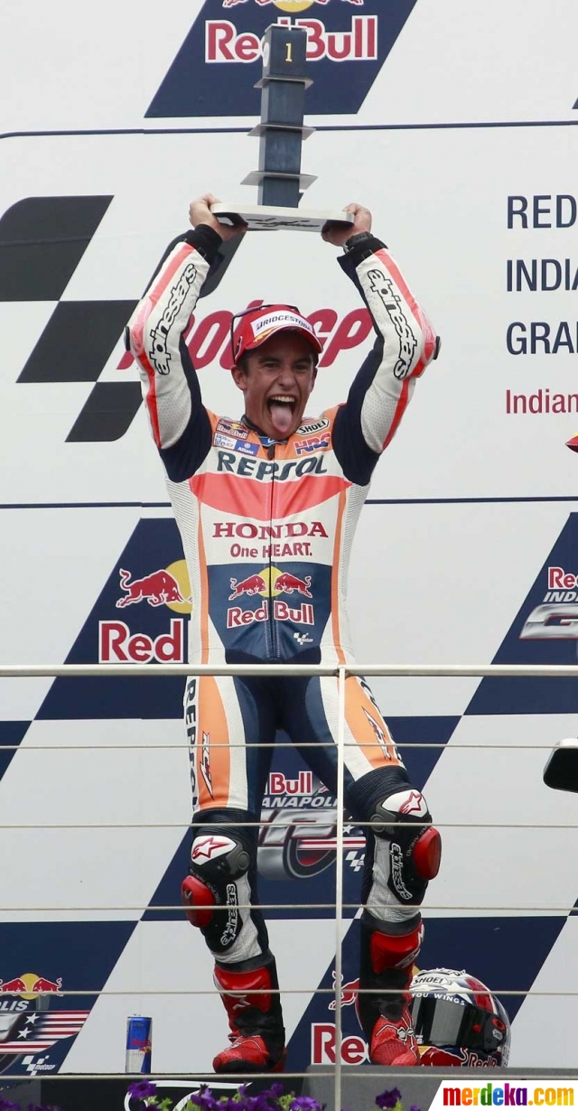 Foto Gaya Marc Marquez Rayakan Juara MotoGP Indianapolis Di Podium