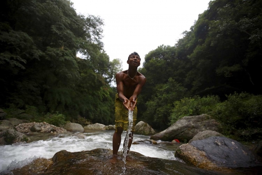 Ritual 'Bol Bom', umat Hindu Nepal jalan kaki 15 kilometer