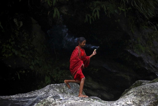 Ritual 'Bol Bom', umat Hindu Nepal jalan kaki 15 kilometer