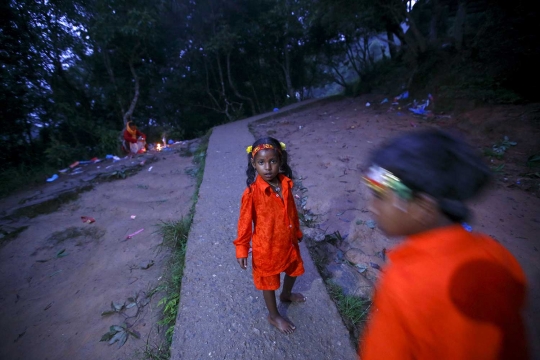 Ritual 'Bol Bom', umat Hindu Nepal jalan kaki 15 kilometer