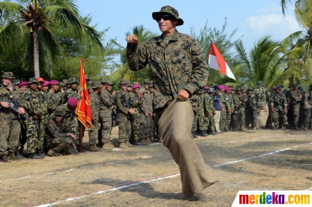 Foto : Kekompakan prajurit Marinir TNI dan Amerika lomba 