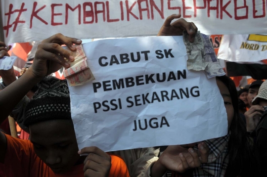 Tuntut pencabutan sanksi PSSI, Jakmania geruduk Kemenpora