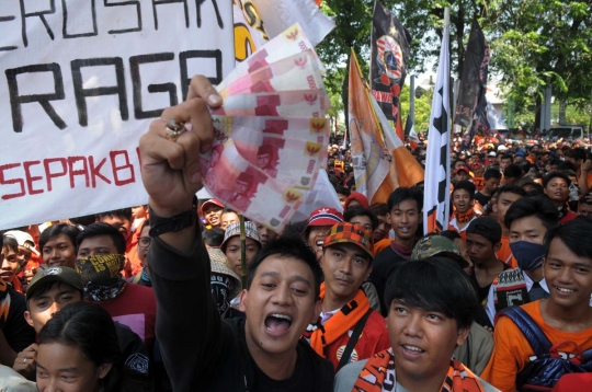 Tuntut pencabutan sanksi PSSI, Jakmania geruduk Kemenpora