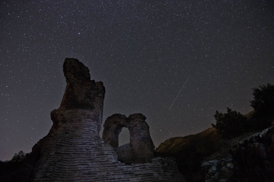 Menyaksikan keindahan fenomena hujan meteor Perseid