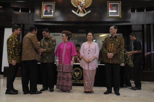 Sertijab Menko Polhukam, Luhut dan Tedjo kompak berbatik cokelat