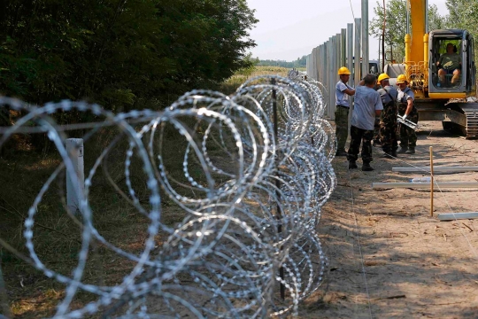 Redam arus imigran, Hungaria pasang duri ratusan KM di perbatasan