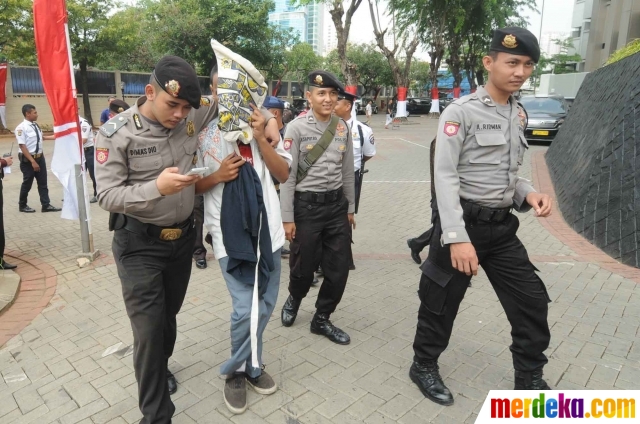 Foto : Ini pelajar SMK yang beraksi anarkis palak dan 