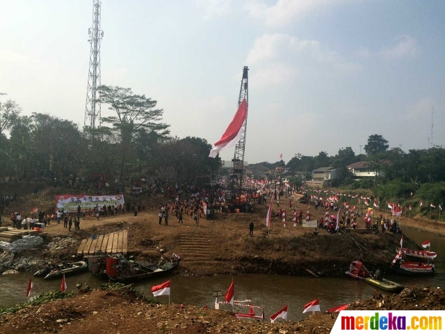 Foto : Lomba panjat pinang meriahkan Pesta Rakyat di 