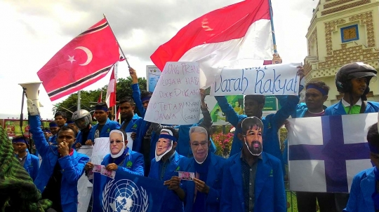 Ini aksi mahasiswa yang nekat kibarkan bendera GAM di DPRD Aceh