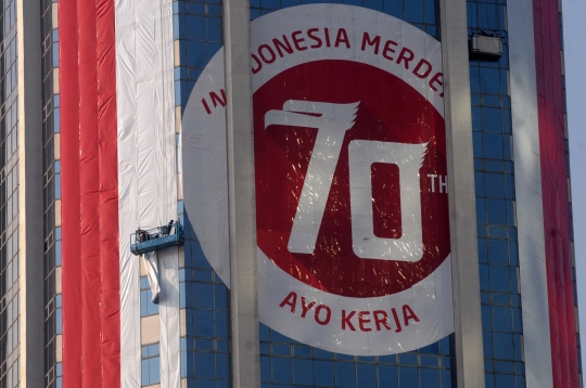 Semarakkan HUT RI, gedung perkantoran dihias bendera merah putih