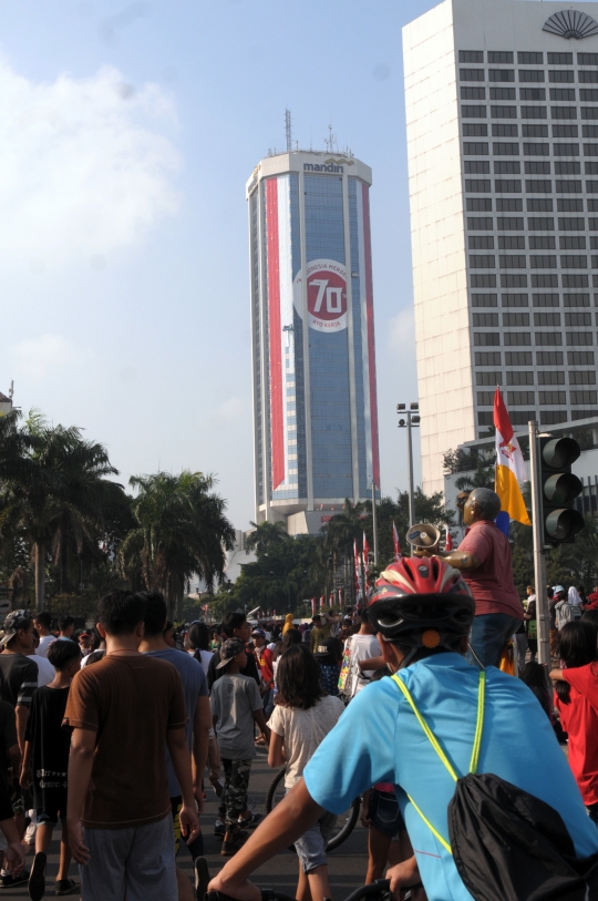 Semarakkan HUT RI, gedung perkantoran dihias bendera merah putih