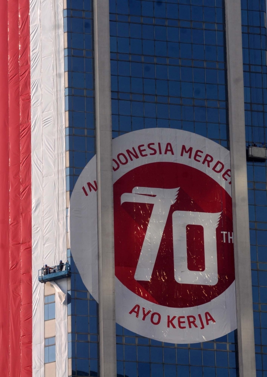 Semarakkan HUT RI, gedung perkantoran dihias bendera merah putih