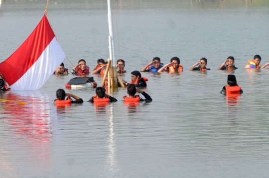 HUT Kemerdekaan RI ke-70, para pecinta alam gelar upacara di danau