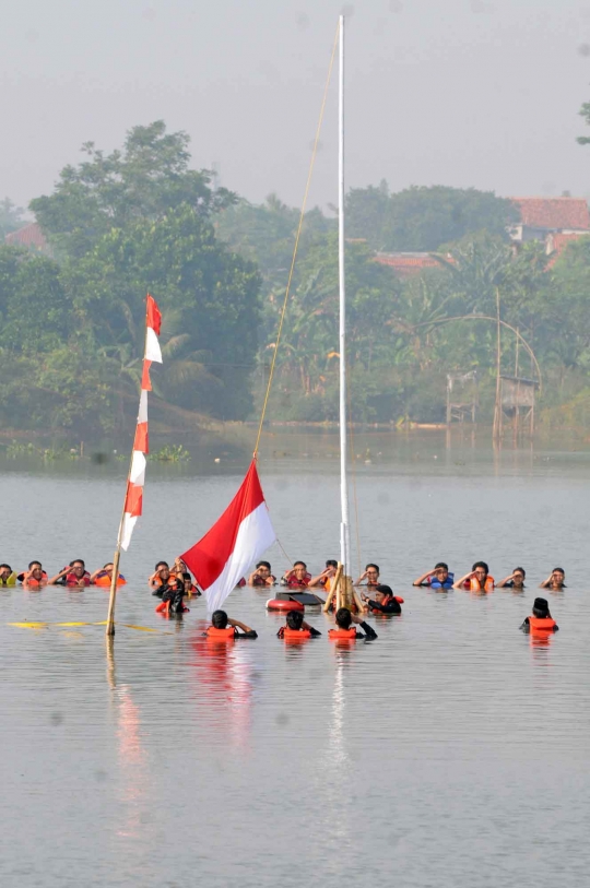 HUT Kemerdekaan RI ke-70, para pecinta alam gelar upacara di danau