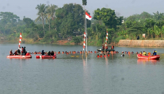 HUT Kemerdekaan RI ke-70, para pecinta alam gelar upacara di danau