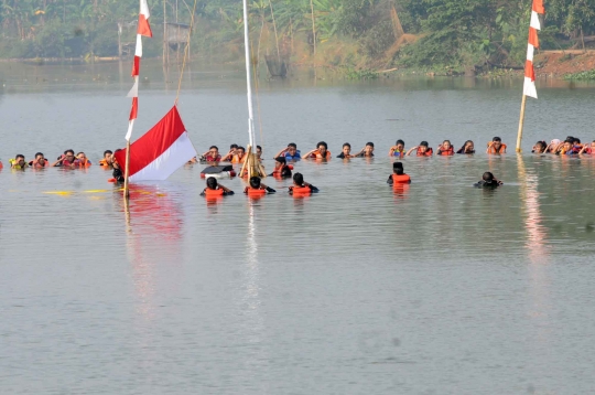 HUT Kemerdekaan RI ke-70, para pecinta alam gelar upacara di danau