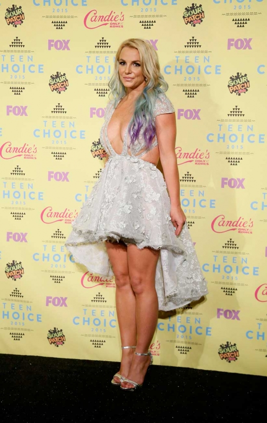 Deretan bintang cantik menggoda di Teen Choice Awards 2015