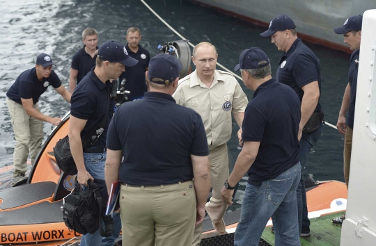 Aksi Vladimir Putin jajal kapal selam penjelajah laut terdalam