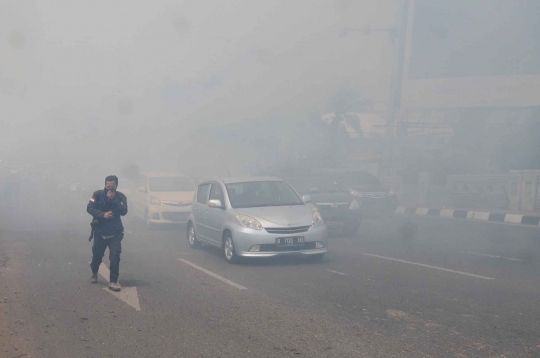 Kolong Jembatan 66 kebakaran, arus Menteng-Kuningan macet parah