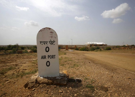 Menengok 'bandara hantu' di kota gurun terpencil Jaisalmer