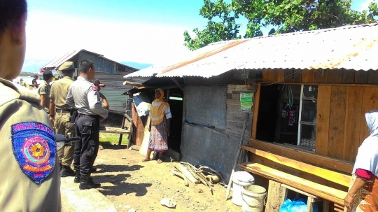 Satpol PP bongkar puluhan bangunan di bantaran Sungai Alue Naga